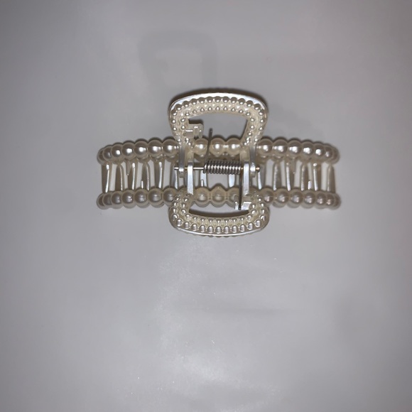 Brand new🔥Women’s large pearl hair claw clip - Picture 2 of 3